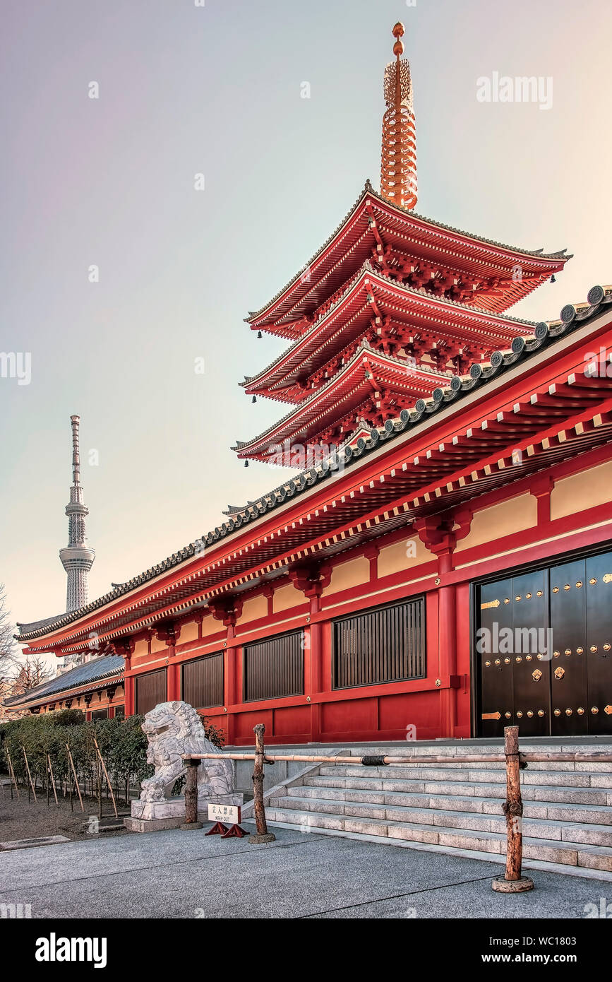 Senso ji temple tower hi-res stock photography and images - Alamy