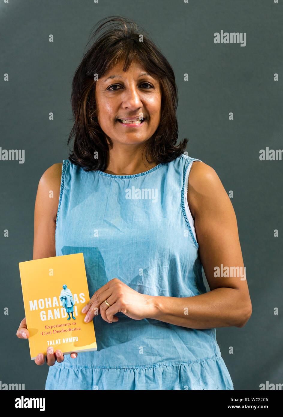 Edinburgh Book Festival. Talat Ahmed, Lecturer in South Asian History, University of Edinburgh with Mohandas Ghandi: Experiments in Civil Disobedience Stock Photo