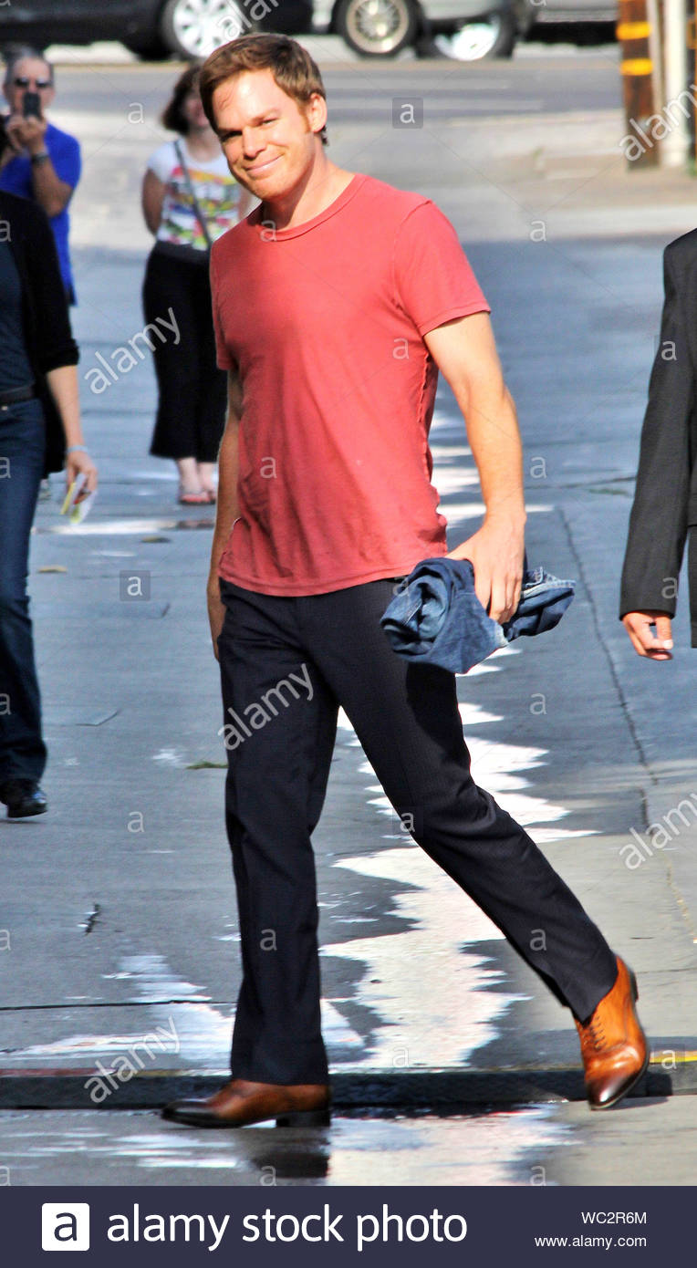 Hollywood Ca Michael C Hall Makes His Way Into The El Capitan