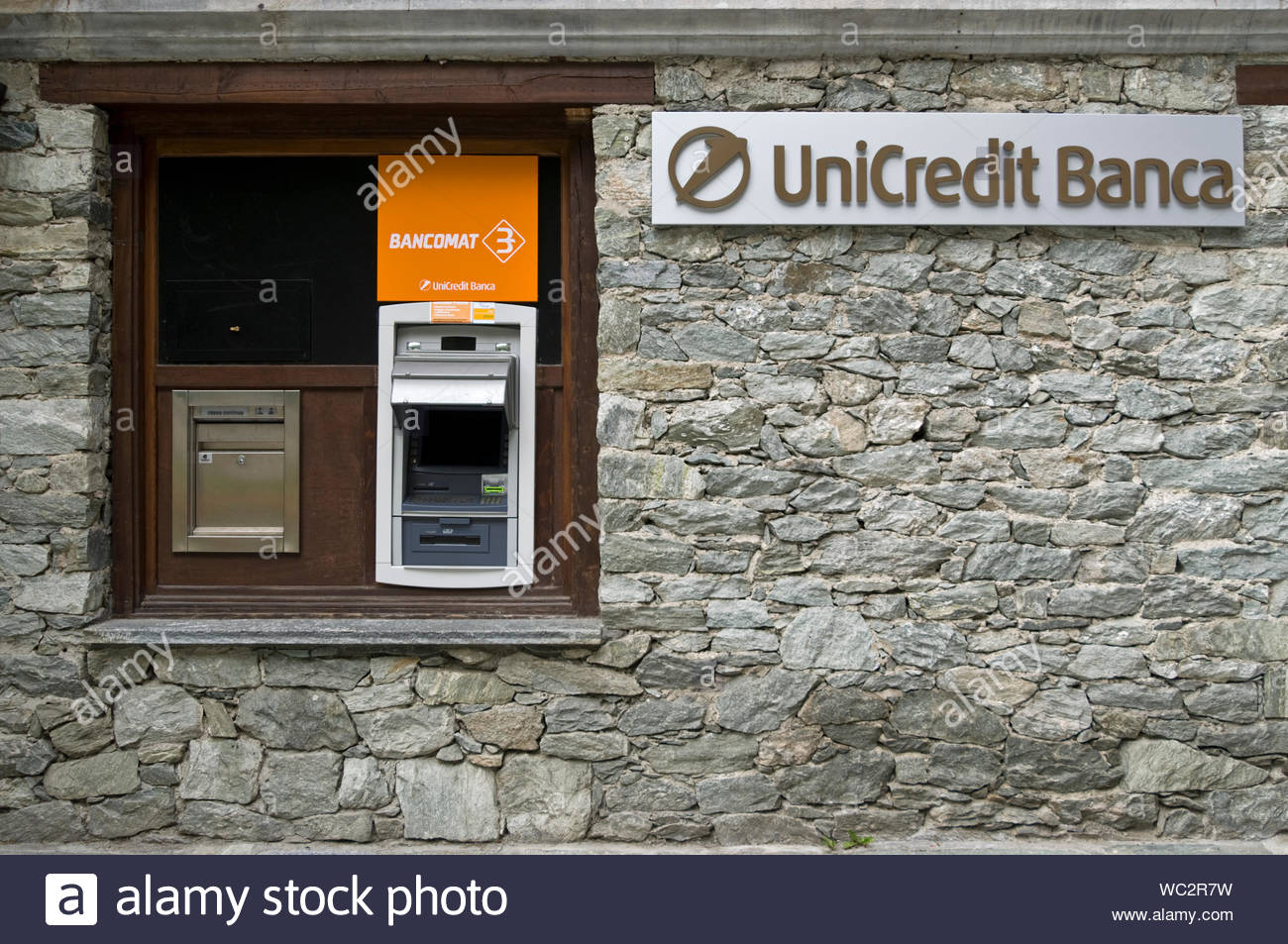 Unicredit Atm High Resolution Stock Photography And Images Alamy