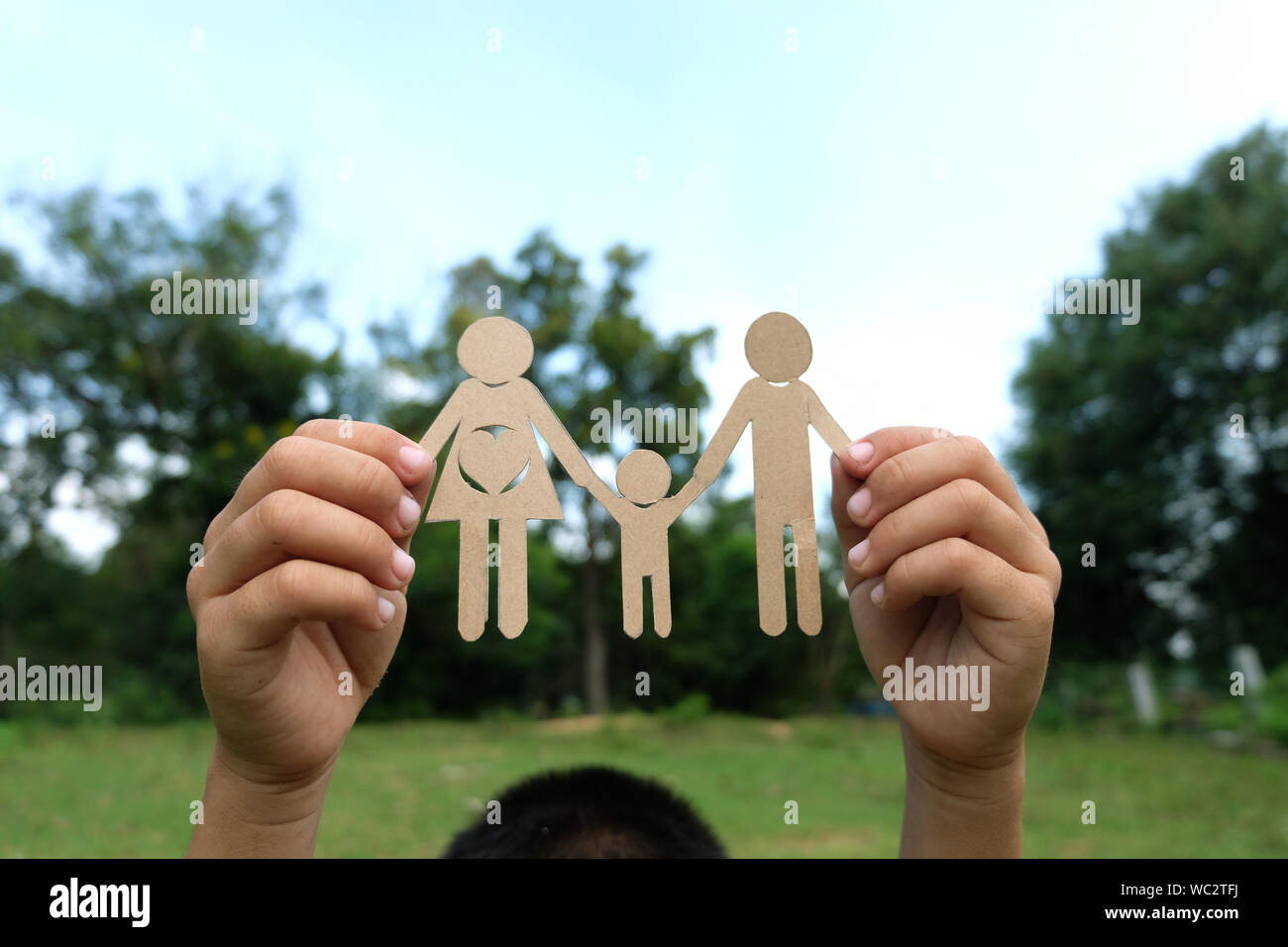 Cardboard cutout hires stock photography and images Alamy