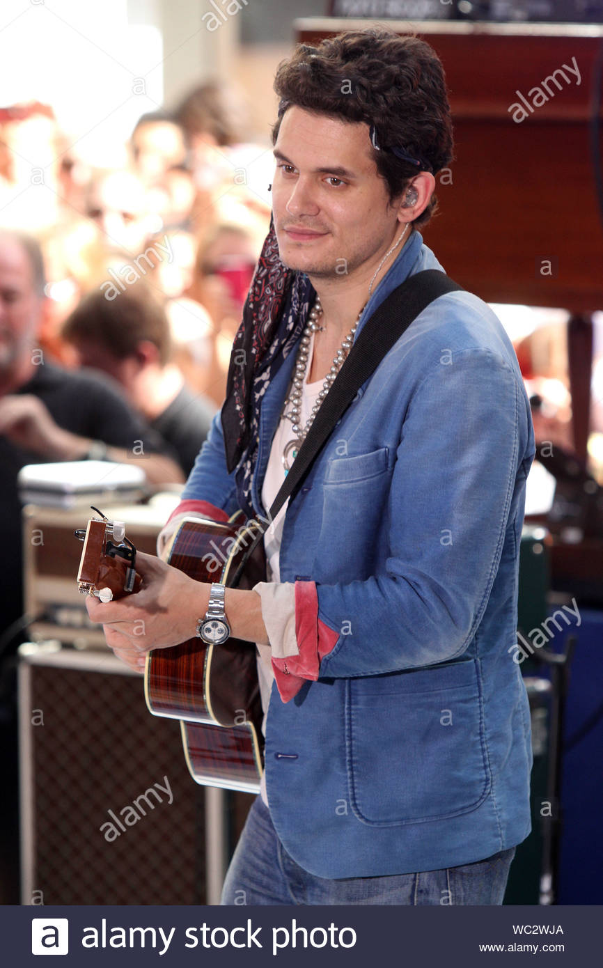 New York Ny Musician John Mayer Hits The Stage This Morning