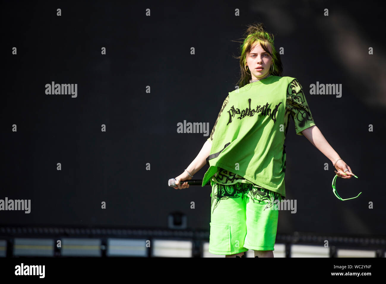 Leeds, UK. 25th August 2019. Billie Eilish born Billie Eilish Pirate Baird O'Connell performs on the main stage at Leeds Festival 2019, 2019-08-25 Stock Photo