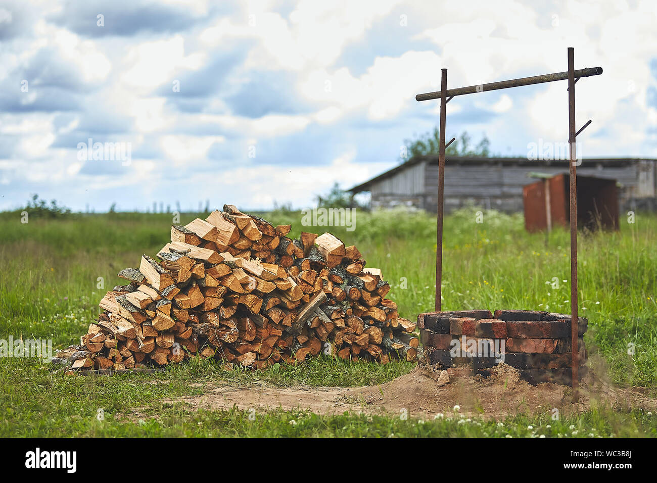 Old brick well hi-res stock photography and images - Alamy