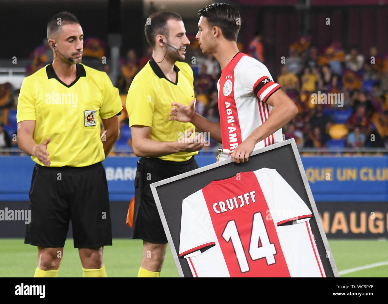 marmeren Diplomatieke kwesties Postcode Barcelona, Spain. 27th Aug, 2019. Johan Cruyff stadium inauguration. Johan Cruyff  shirt with his number Credit: Pro Shots/Alamy Live News Stock Photo - Alamy