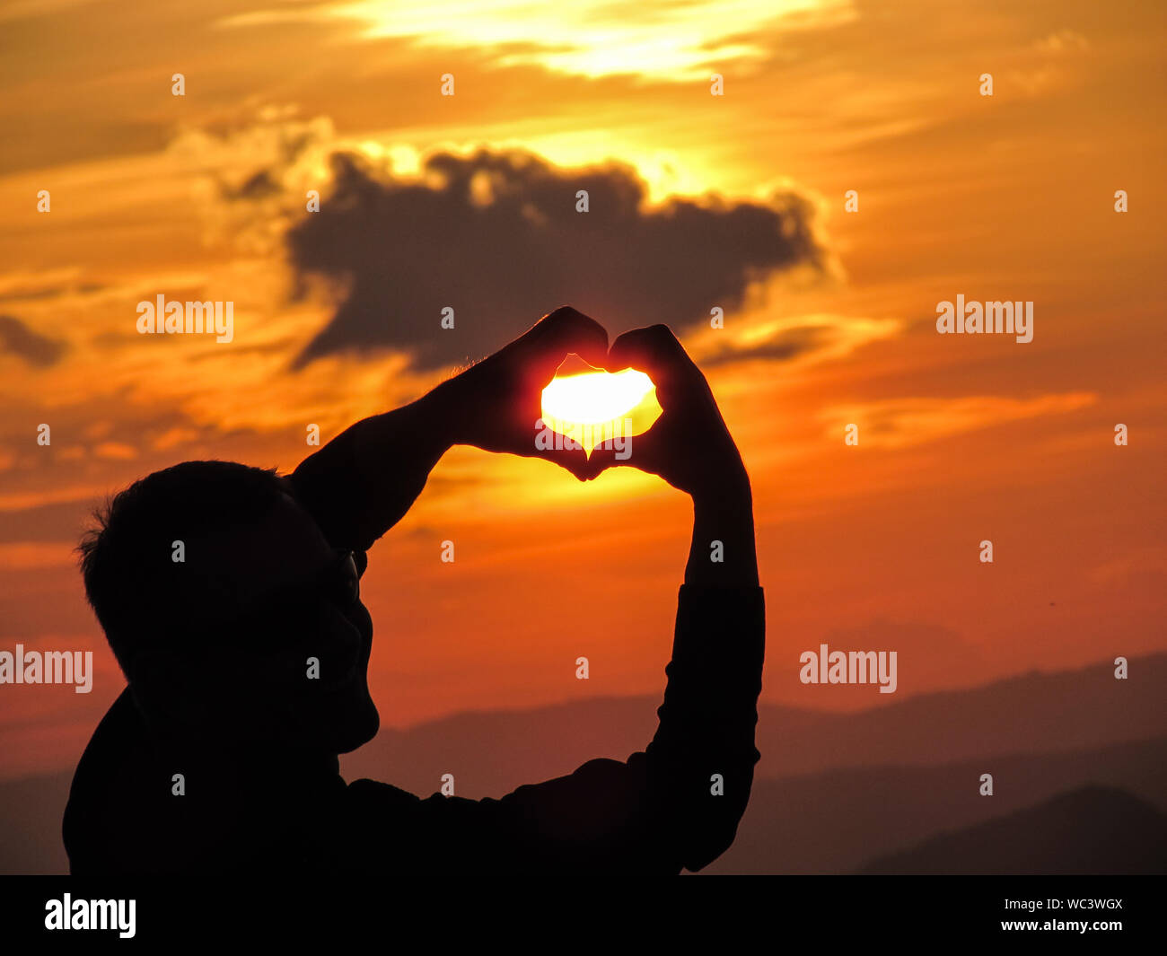Hands making heart silhouette hi-res stock photography and images - Alamy