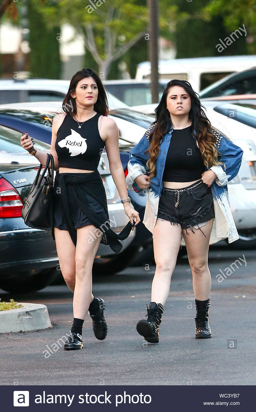 kylie jenner black skirt