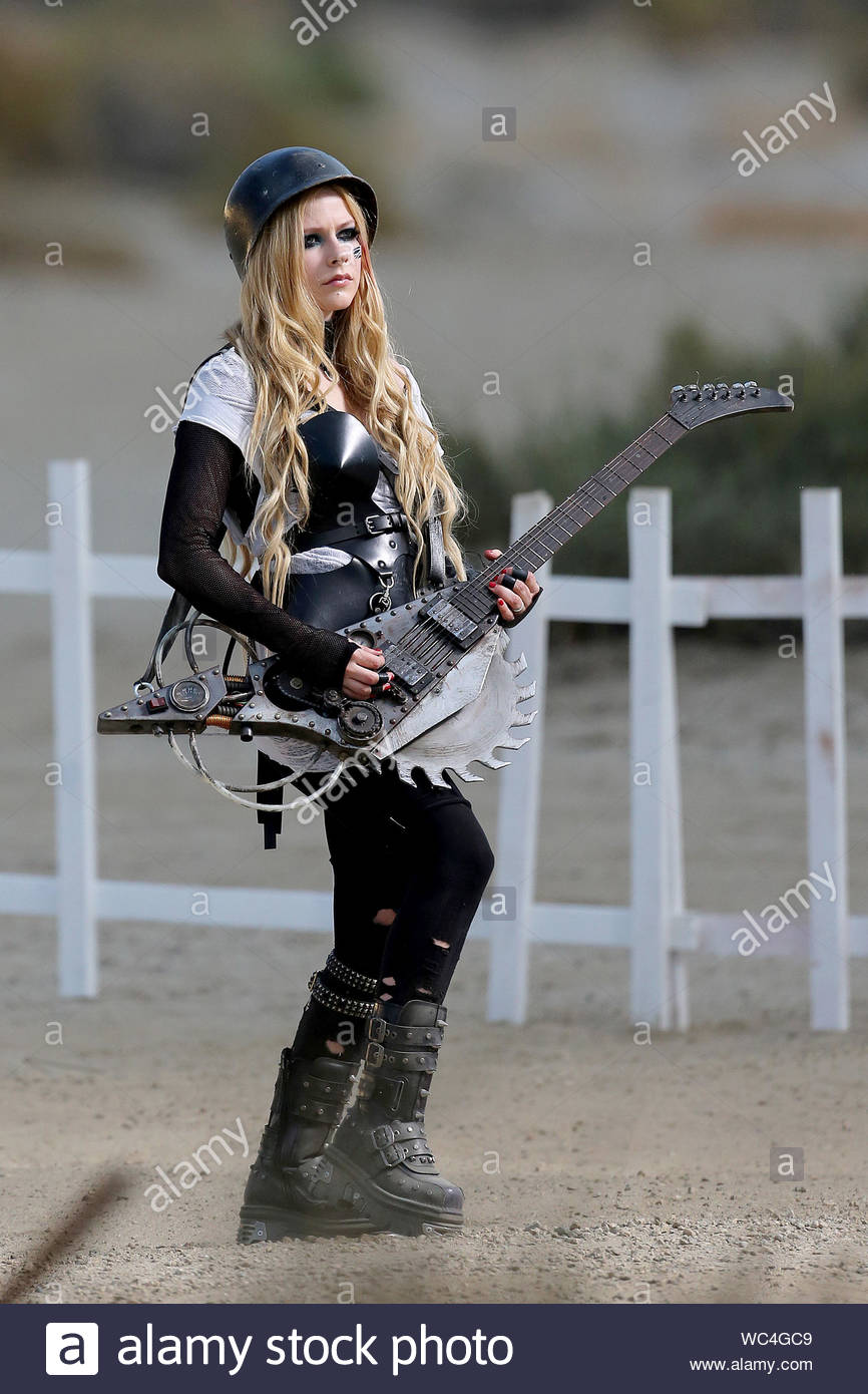 Palmdale Ca Avril Lavigne Shoots Her Music Video Rock N Roll In Palmdale Today Looking Like A True Rockstar With A Guitar With A Saw Blade On It Avril Had Some Palmdale Ca Avril Lavigne Shoots Her Music Video Rock N Roll In Palmdale Today Looking Like A True Rockstar With A Guitar With A Saw Blade On It Avril Had Some