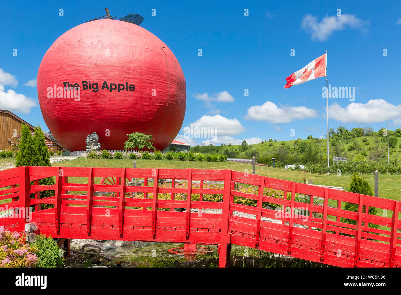 Colborne, Ontario, Canada – 20 August, 2019: Big Apple roadside restaurant and attraction in Colborne, Ontario. Stock Photo