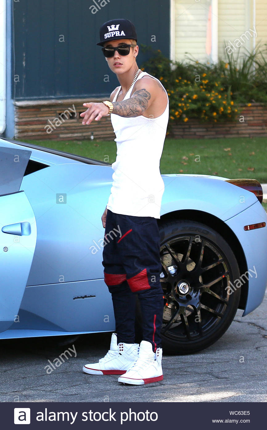 Los Angeles Ca Justin Bieber Steps Out With His Close Pal Lil Za And Hits The