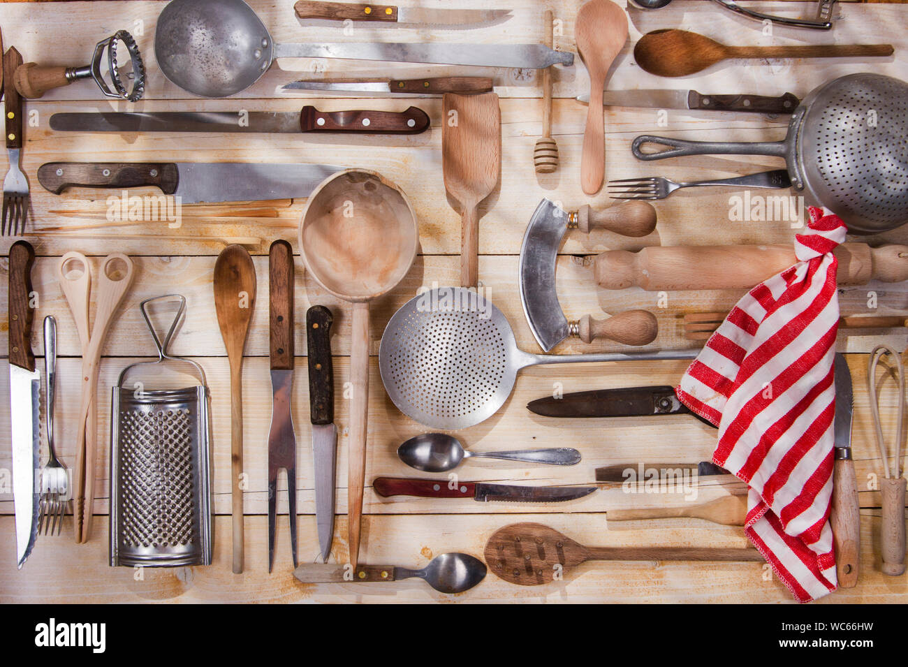 Kitchen utensils hi-res stock photography and images - Alamy