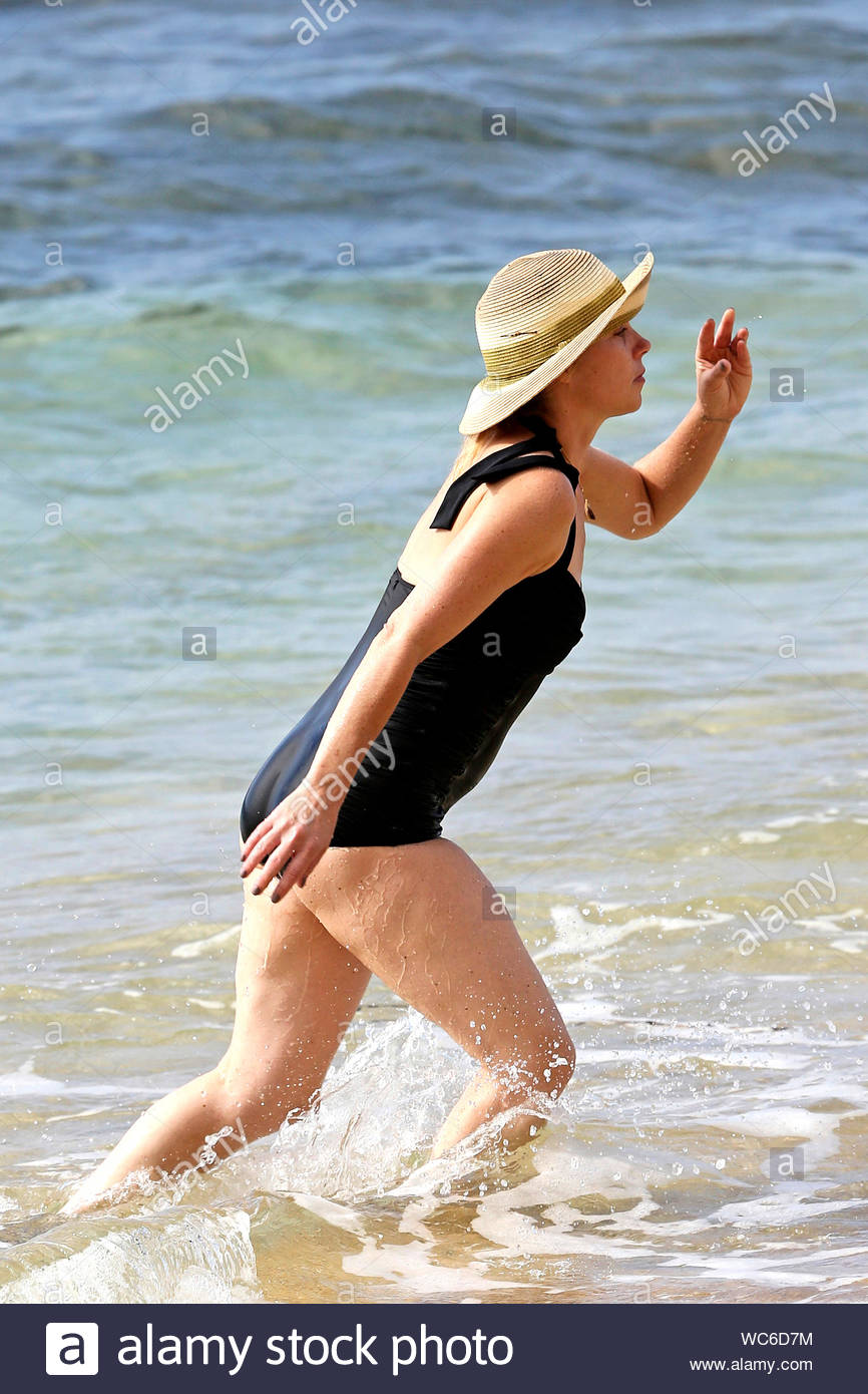 Web Ok Haleiwa Hi Christina Applegate Rocks A One Piece Bathing Suit And Takes A Dip In The Ocean To Cool Off From The Warm Hawaiian Sun Christina Made Sure
