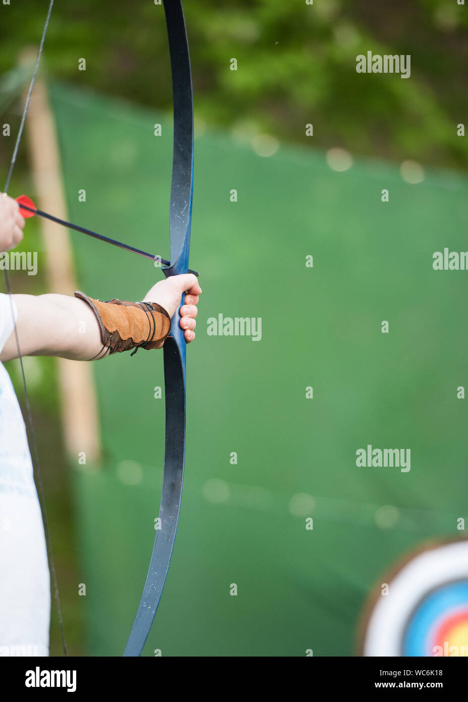 Hand archery hires stock photography and images Alamy