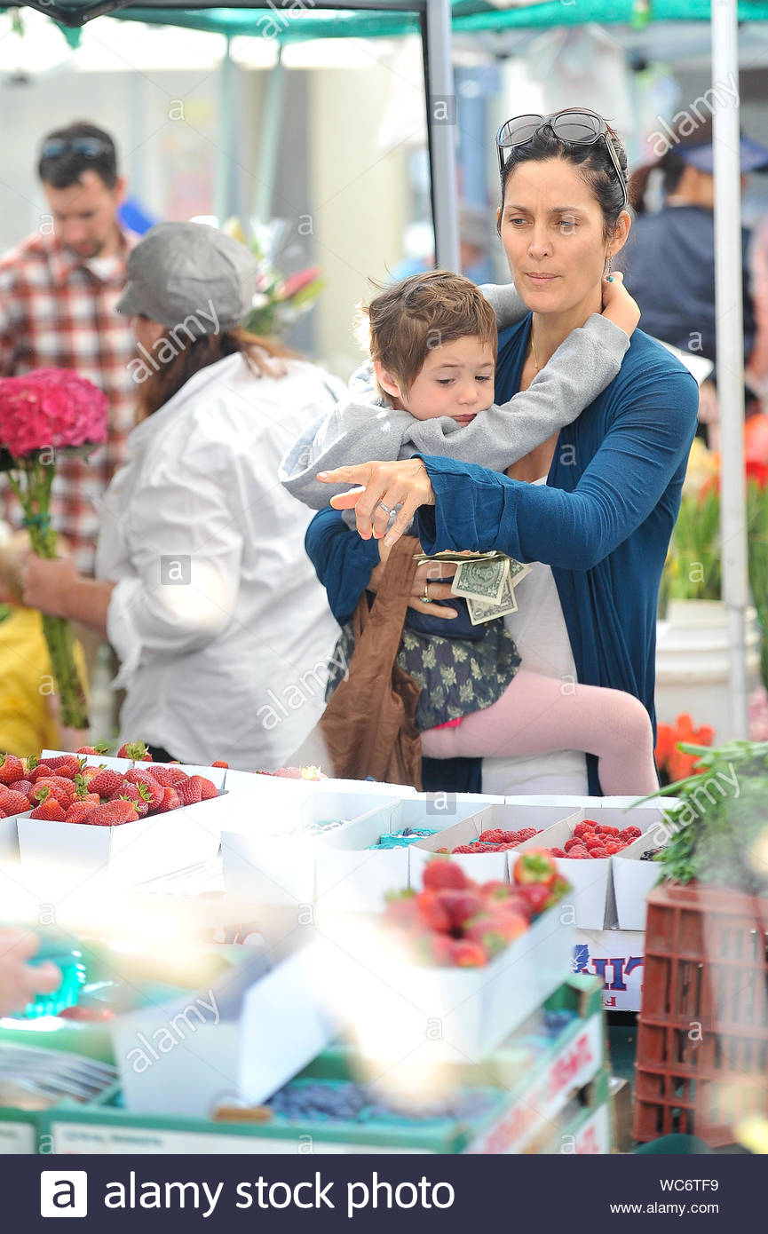 Carrie Anne Moss And Frances Beatrice Roy Stock Photos & Carrie Anne