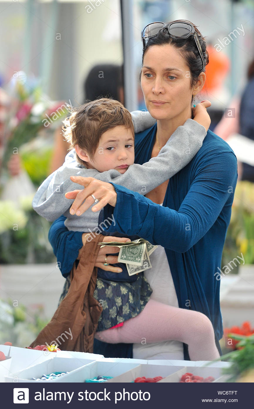 Carrie Anne Moss And Frances Beatrice Roy Stock Photos & Carrie Anne