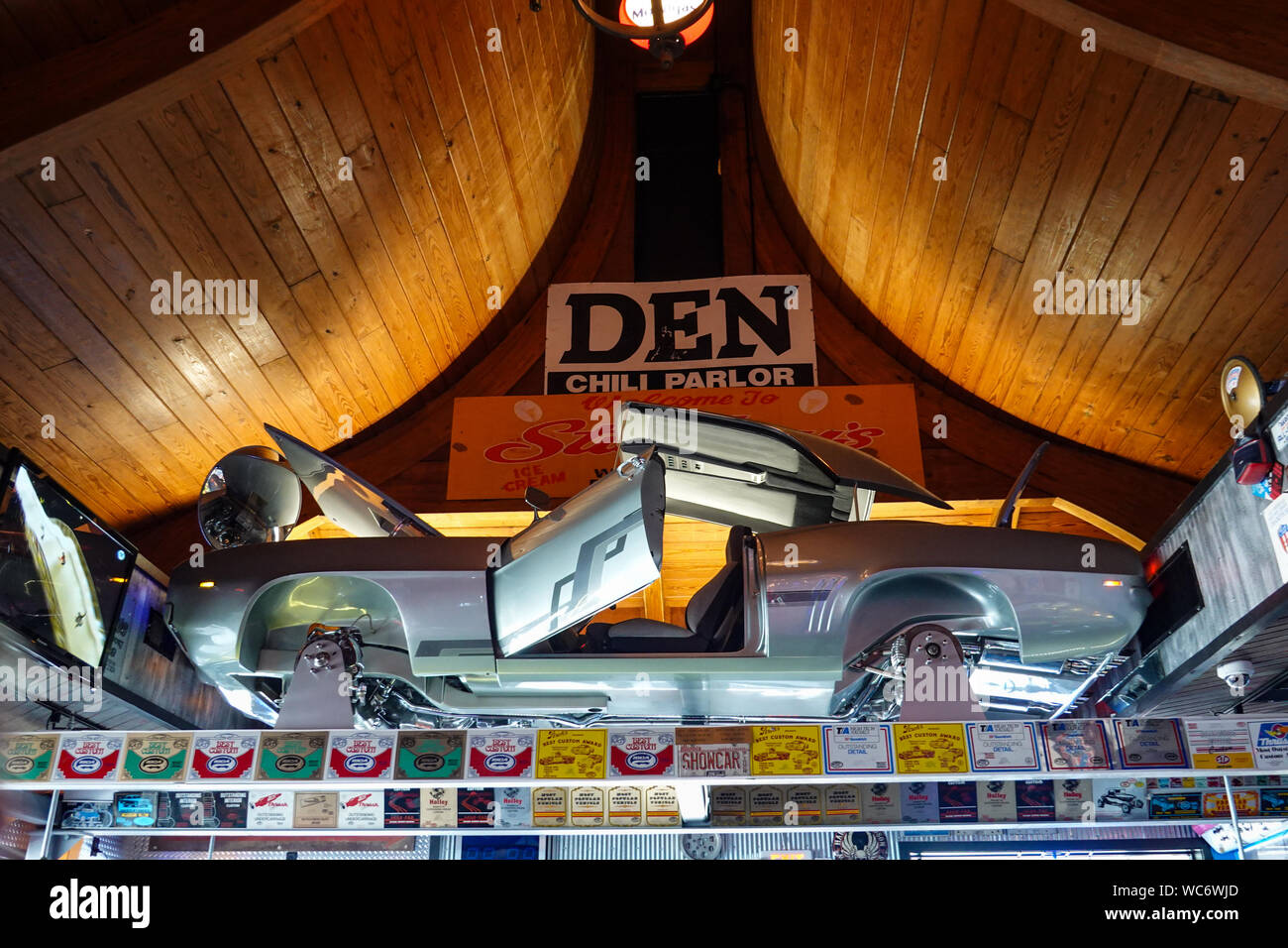 Springfield, IL/USA-8/23/19:Motorheads bar and restaurant where the decor is made up of old cars and parts. Stock Photo