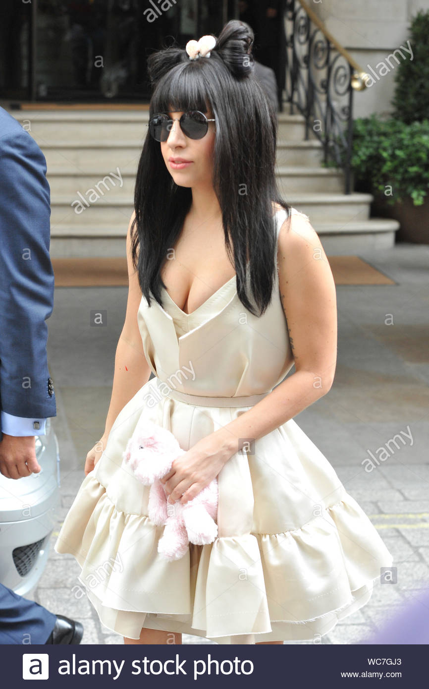 London Uk Lady Gaga Leaves Her Hotel Today In Central London