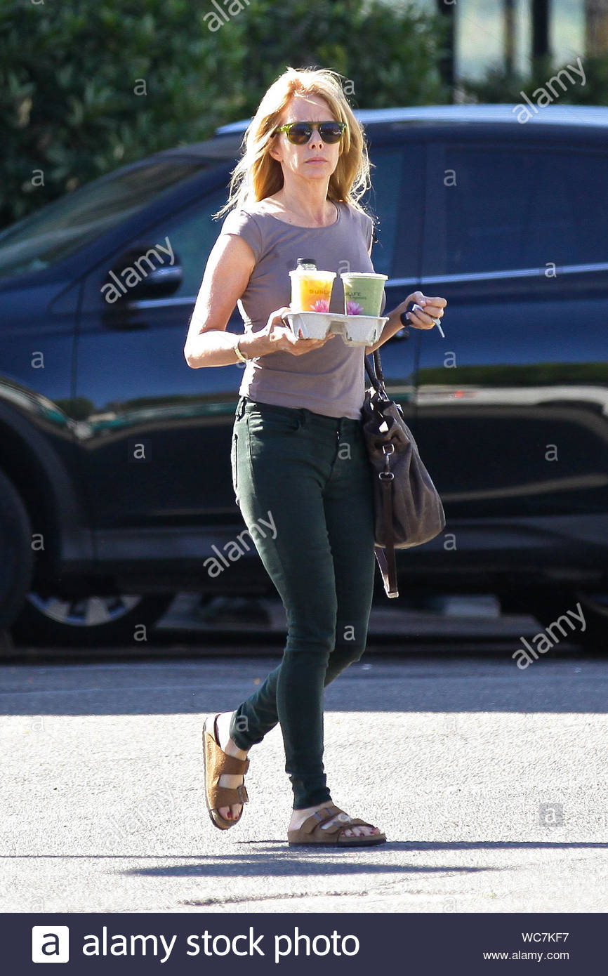 Malibu Ca Actress Rosanna Arquette Minds Her Own Business In Malibu This Afternoon As We Spotted Her Grabbing A Couple Of Drinks To Go Last Month The Actress 54 Tied The