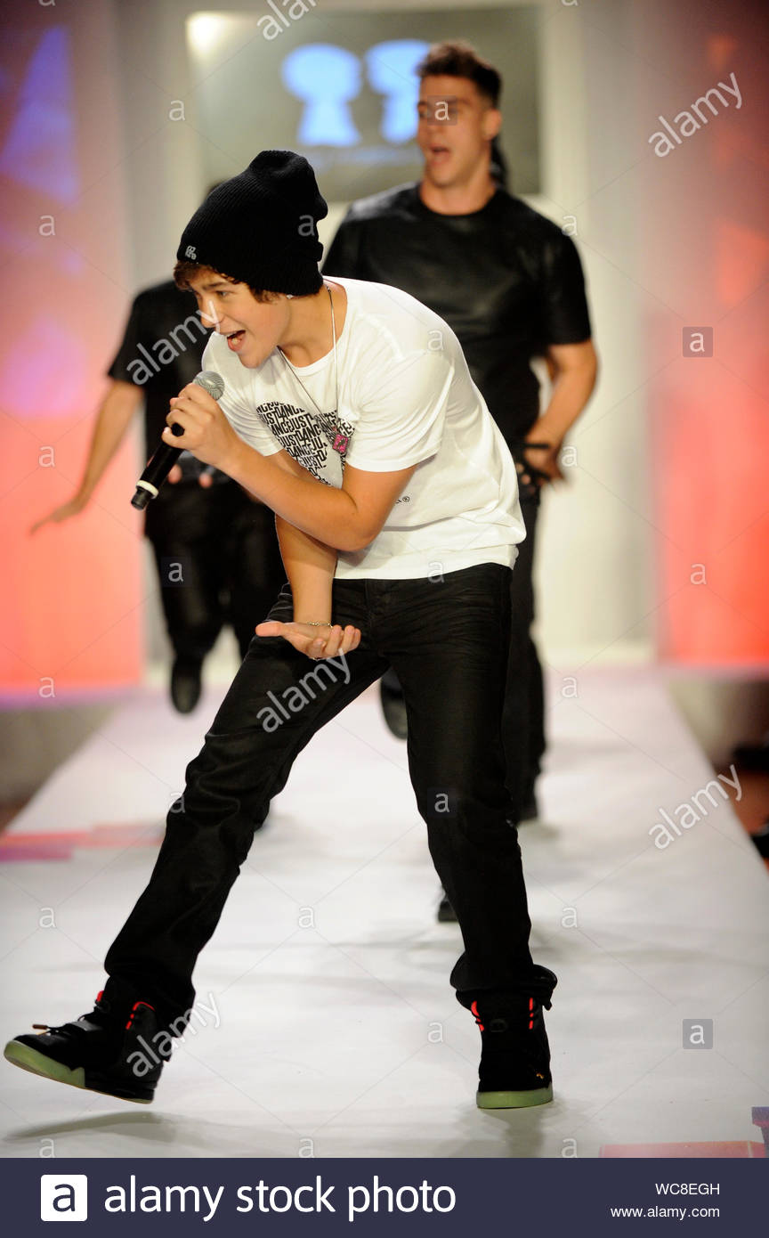 New York Ny Austin Mahone At The Just Dance With Boy Meets Girl At Style 360 Fashion Show Held At The Pavillion In Chelsea Akm Gsi September 12 13 Stock Photo Alamy New York Ny Austin Mahone At The Just Dance With Boy Meets Girl At Style 360 Fashion Show Held At The Pavillion In Chelsea Akm Gsi September 12 13 Stock Photo Alamy