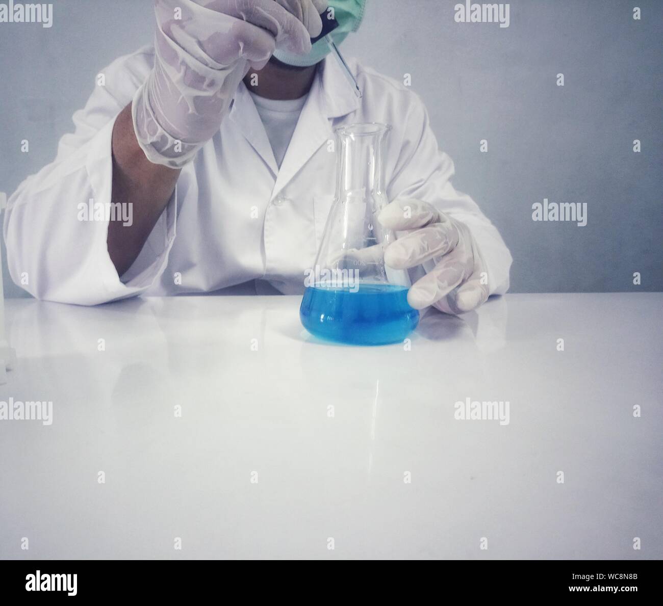 Chemistry lab hires stock photography and images Alamy