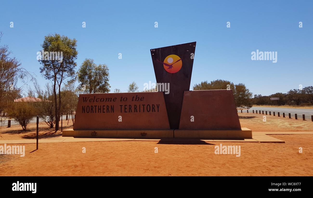 Welcome to the Northern Territory. Sign on the Stuart Highway, South Australia - Northern Territory Border, Australia Stock Photo