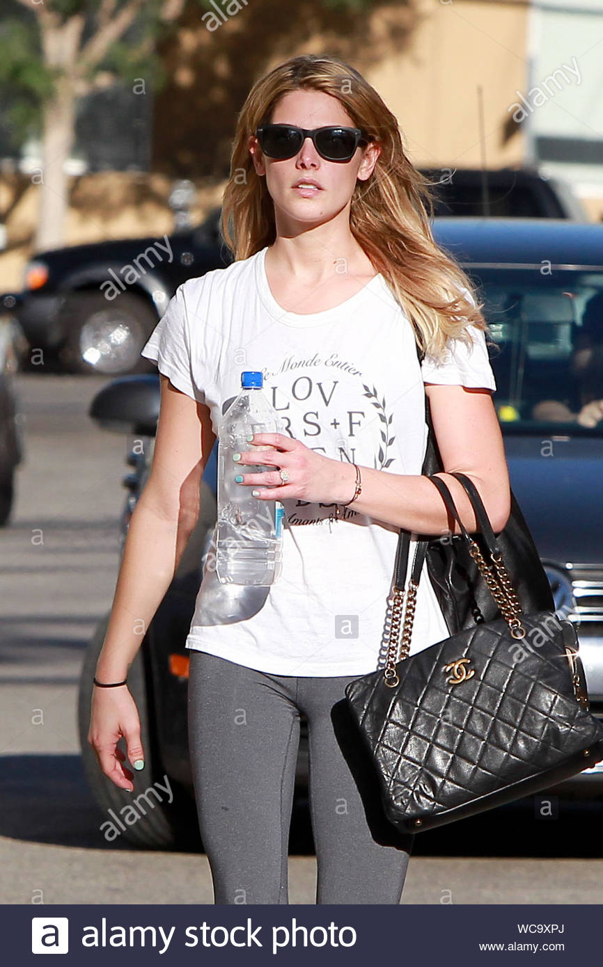 Studio City Ca Ashley Greene Is All Smiles As She Leaves The