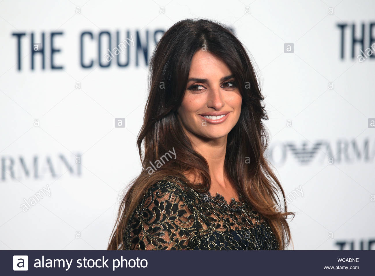 London Uk Spanish Actress Penelope Cruz Attends A Special Screening Of The Counselor At Odeon West Reperee par son futur agent a l'age de quinze ans. alamy