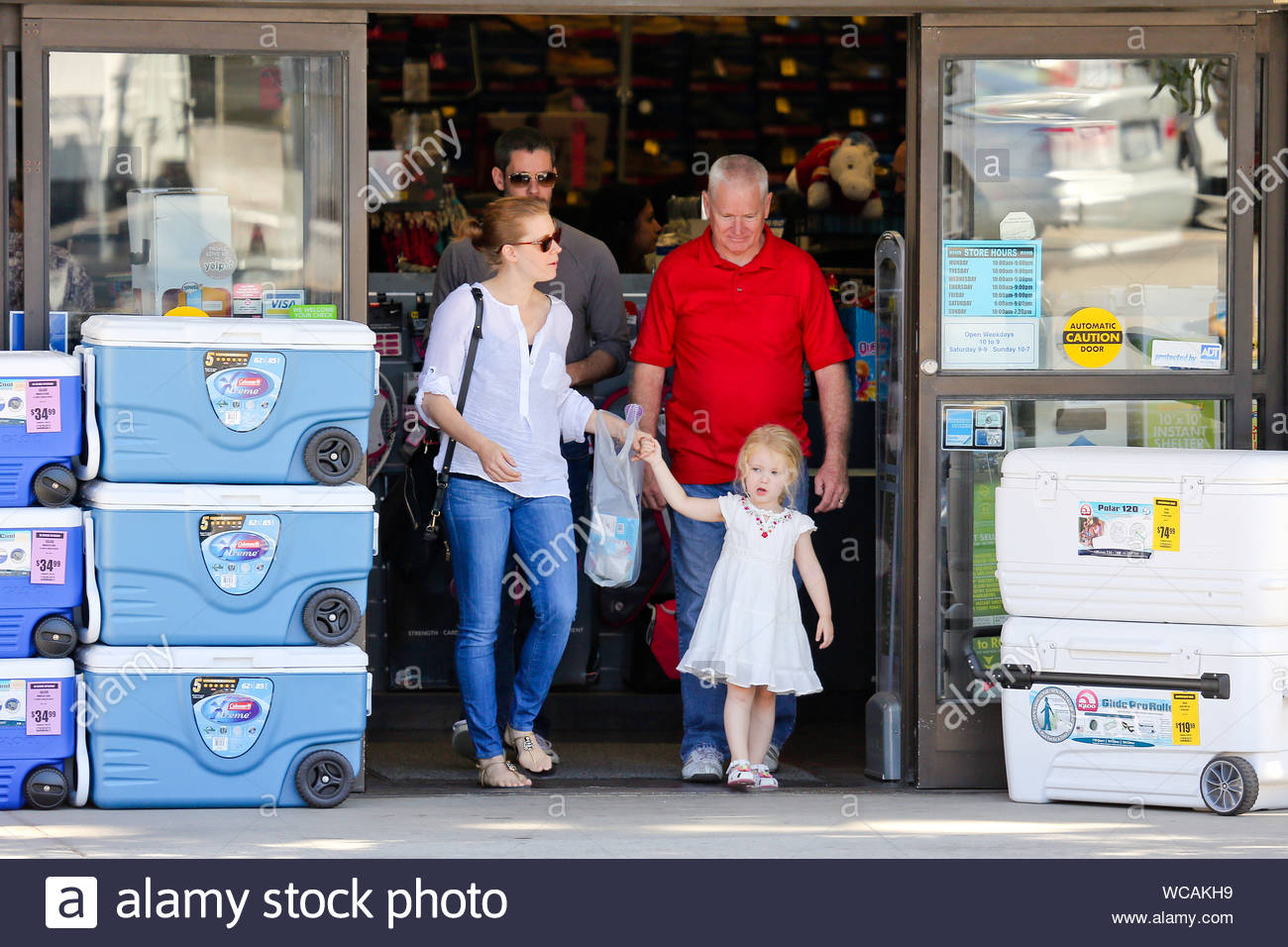 Los Angeles Ca Amy Adams Darren Le Gallo Aviana And Grandpa Made A Quick Trip To