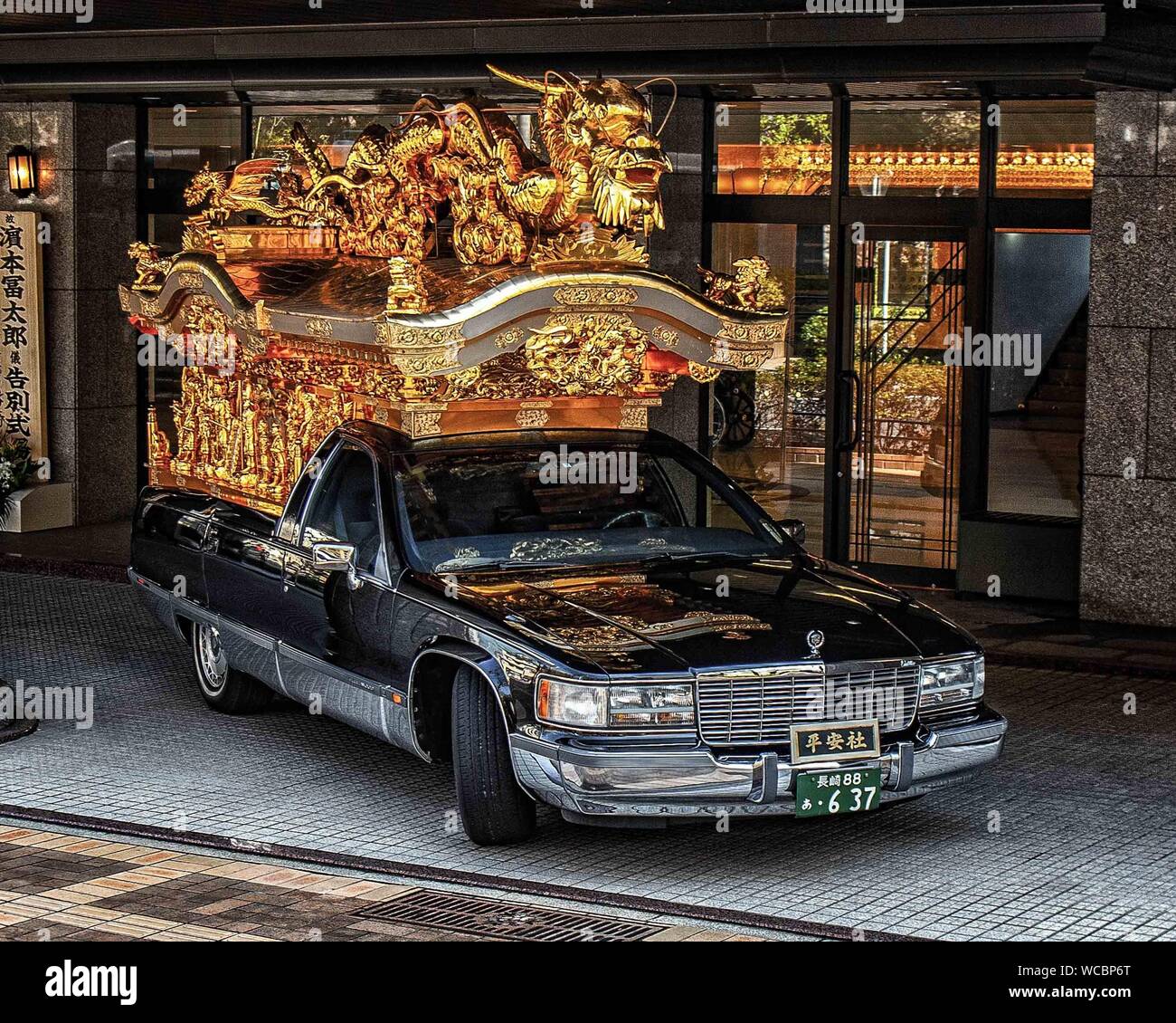 Nagasaki, Kyushu, Japan. 28th Oct, 2006. Am elaborate Japanese funeral