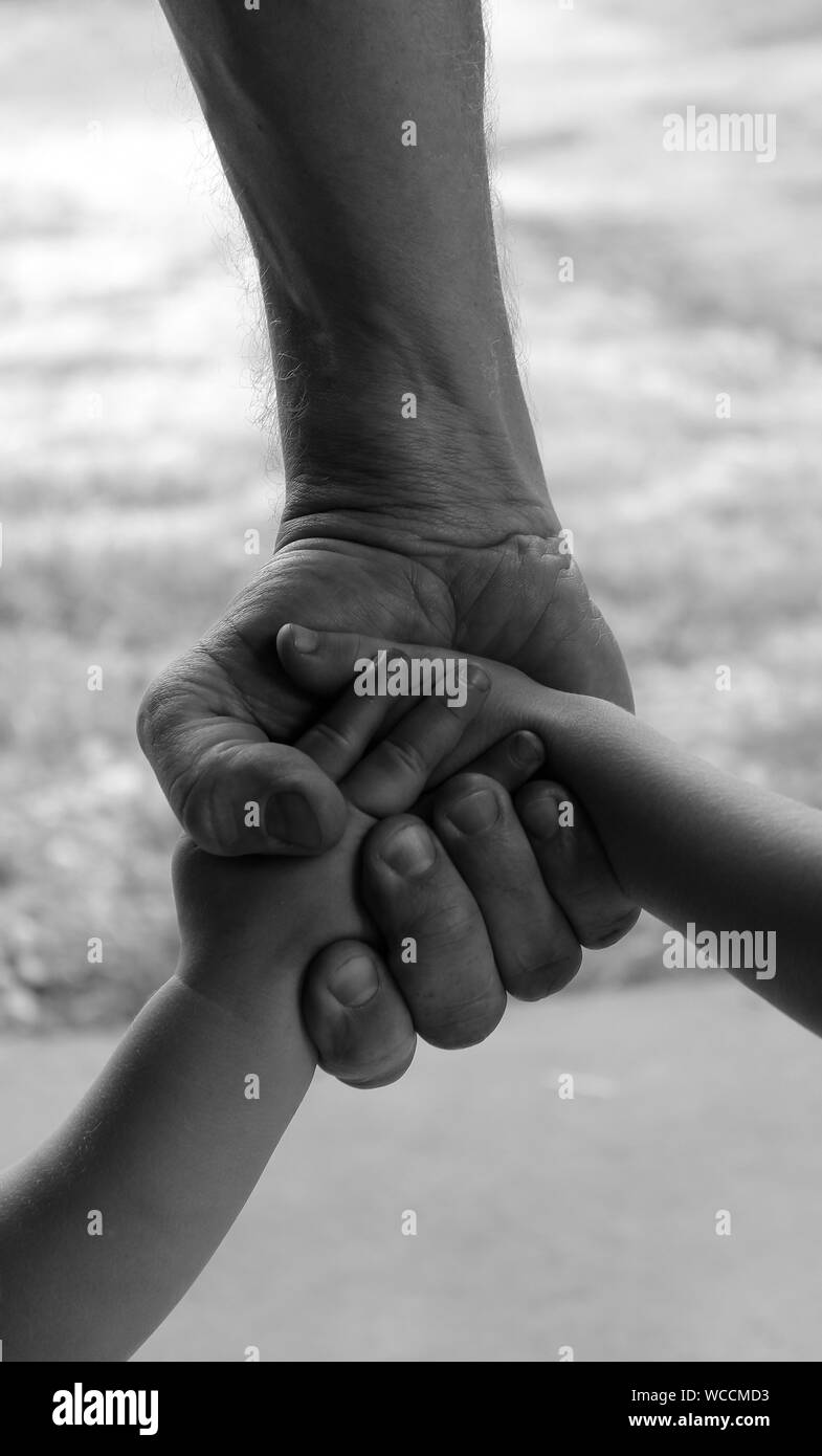 Kids holding hands hi-res stock photography and images - Alamy