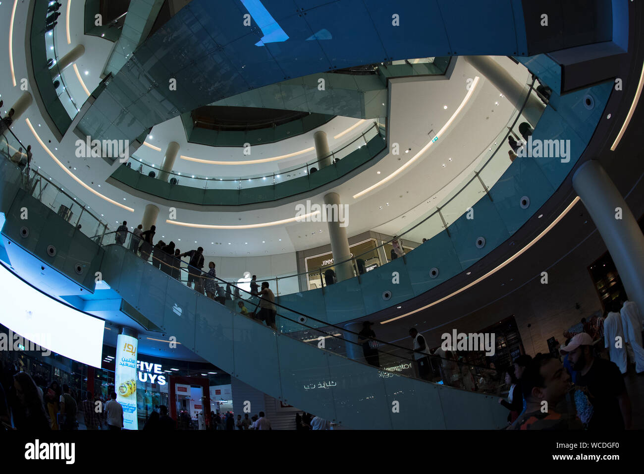 Shopping mall people top view hi-res stock photography and images - Alamy