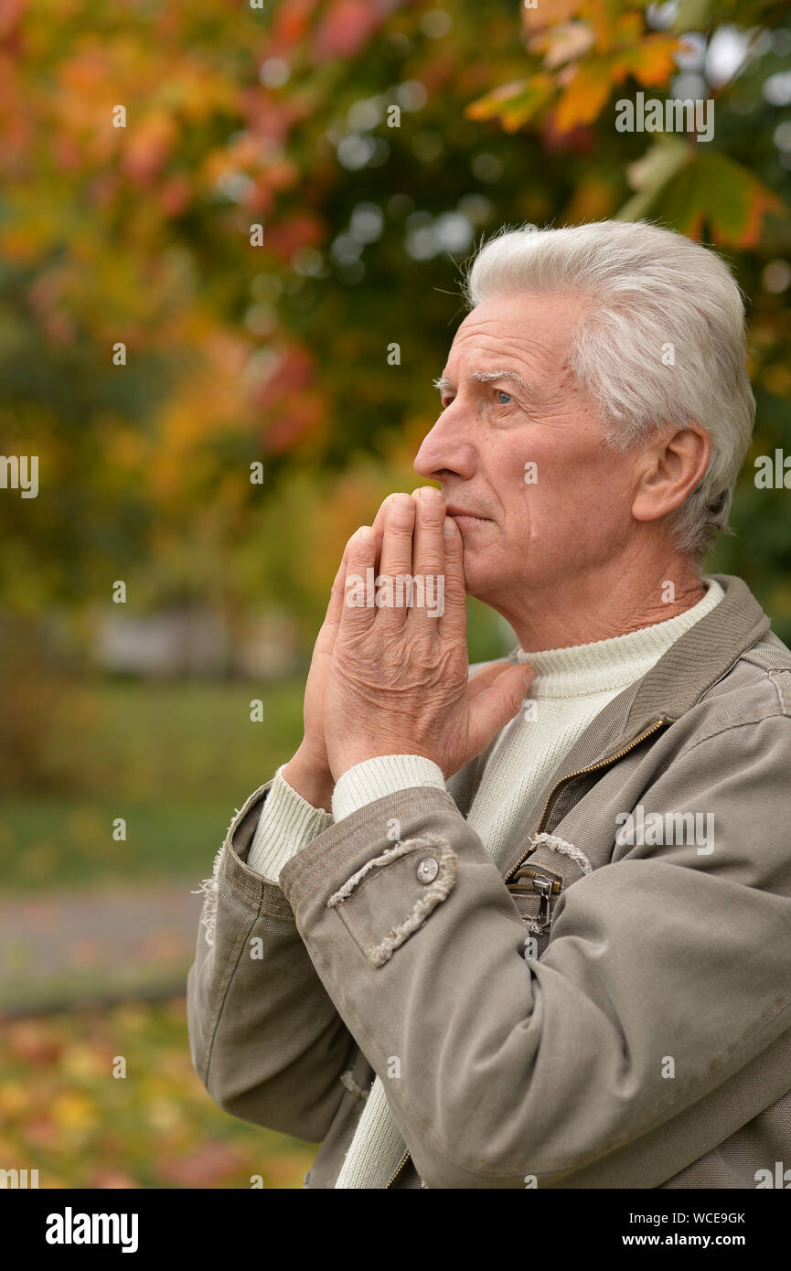 Old Raying Praying the park hi-res stock photography and images - Alamy