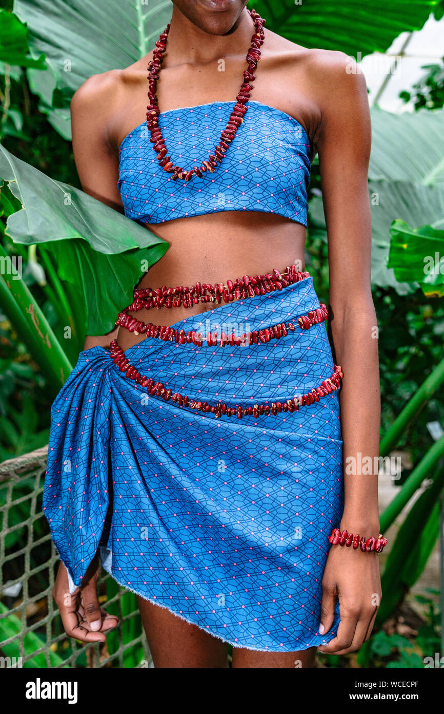 Tanga kiygan qizlar va it uslubisiz porno Uyqudagi anal seks porno onlayn