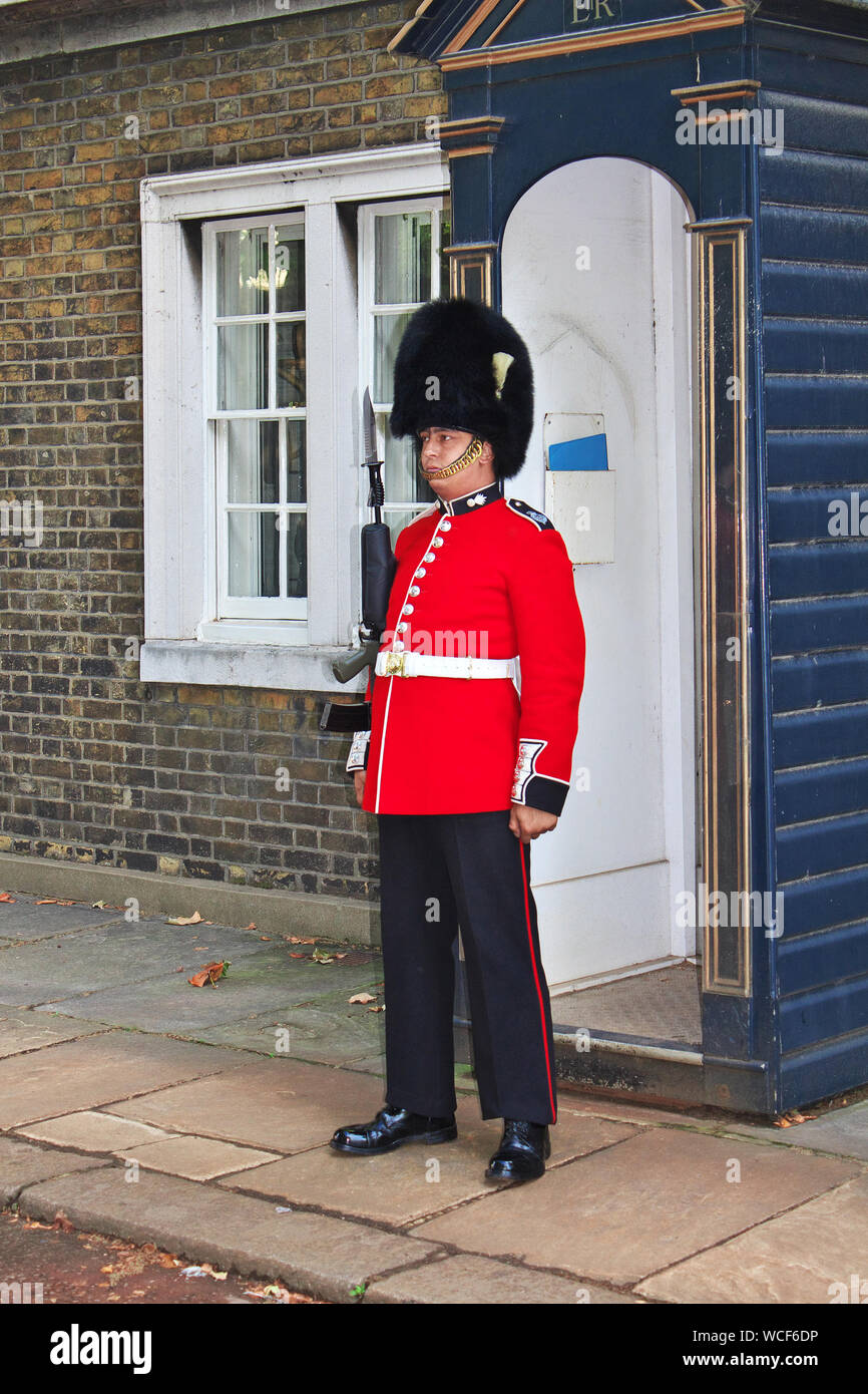 England Royal Guard British Army Uniform Stock Photos & England Royal