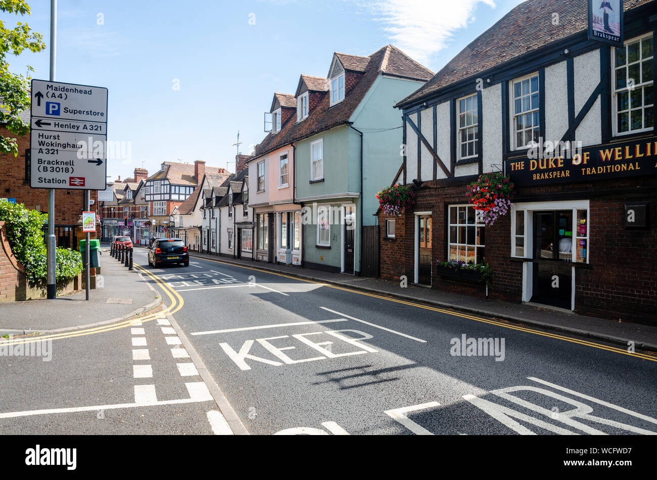 The centre of the village of Twyford in Berkshire, UK Stock Photo Alamy