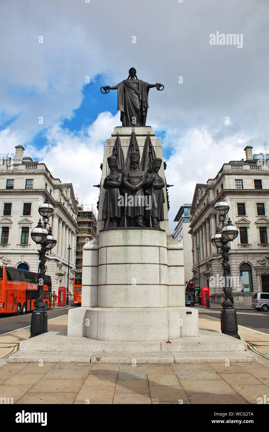 The monument in London city, England Stock Photo Alamy