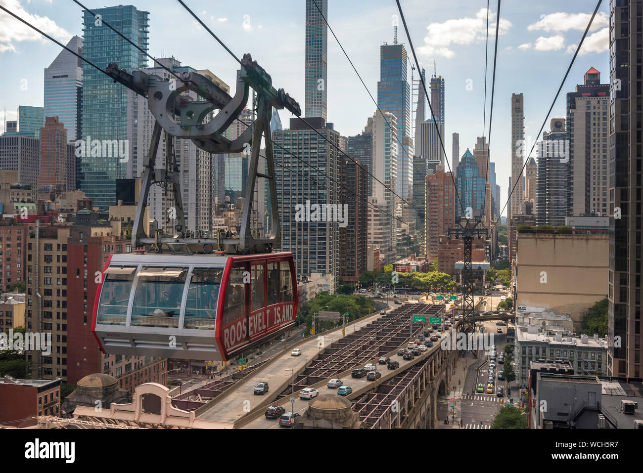 Roosevelt island tramway hi-res stock photography and images - Alamy