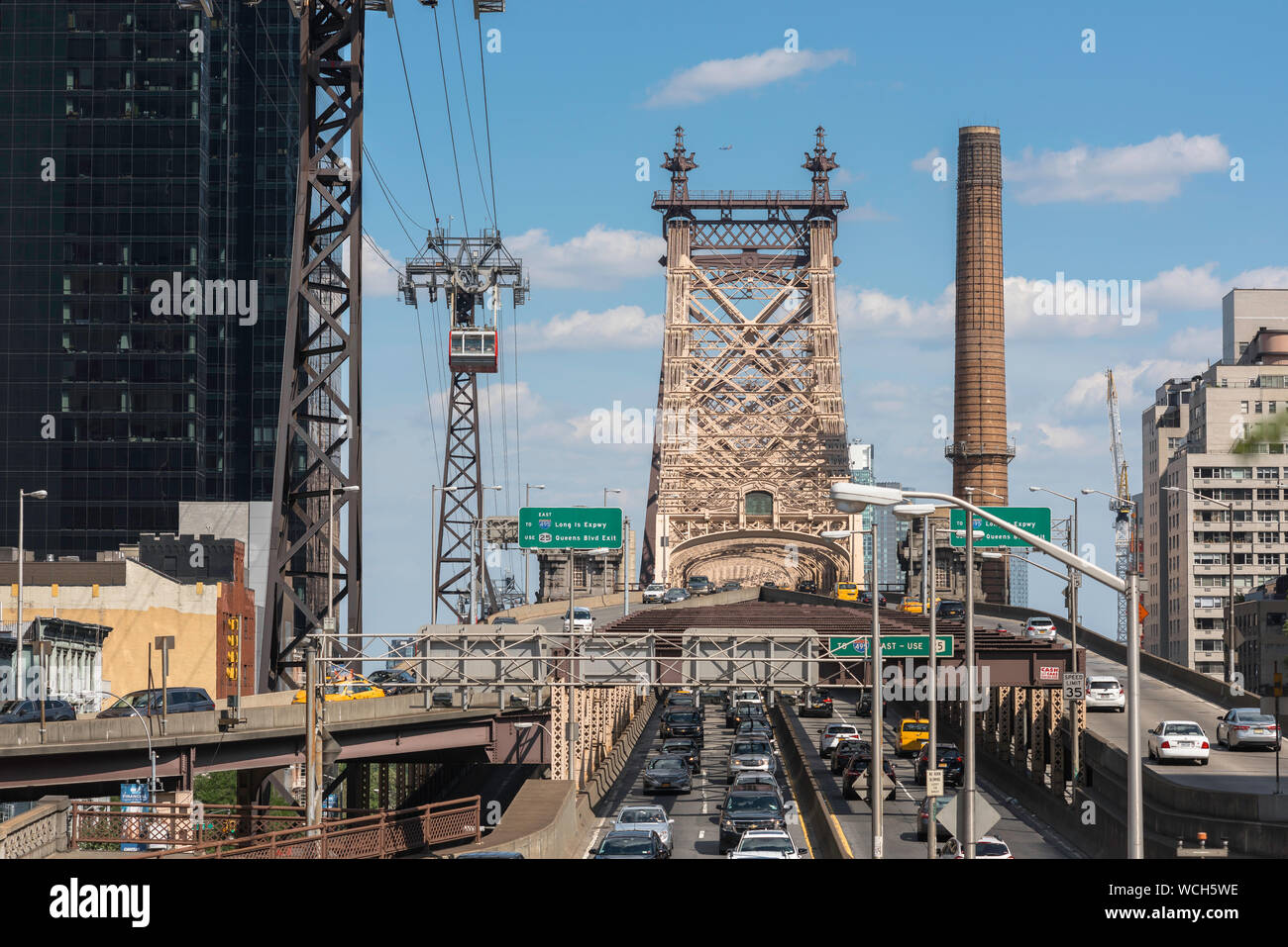 Queensboro Bridge, view in summer of traffic on the Manhattan side of ...