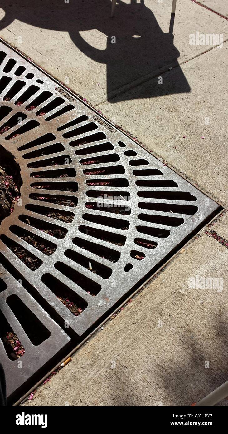 Angle gutter hires stock photography and images Alamy