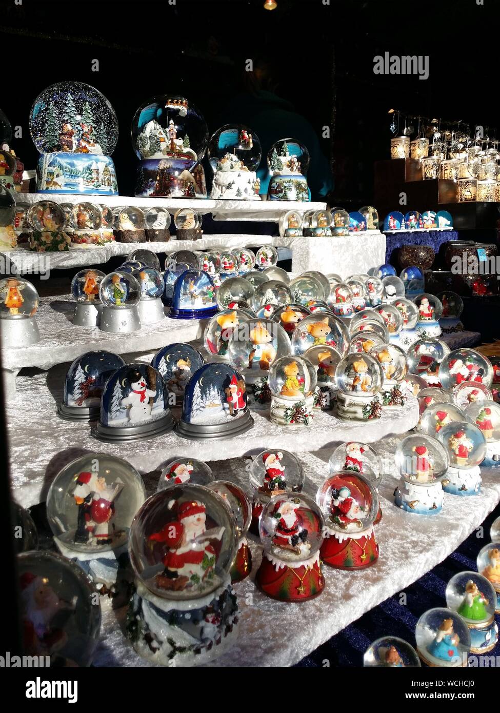 Breckenridge holidays “santa’s workshop” musical lighted snow globe for Snow Globes High Resolution Stock Photography and Images - Alamy
