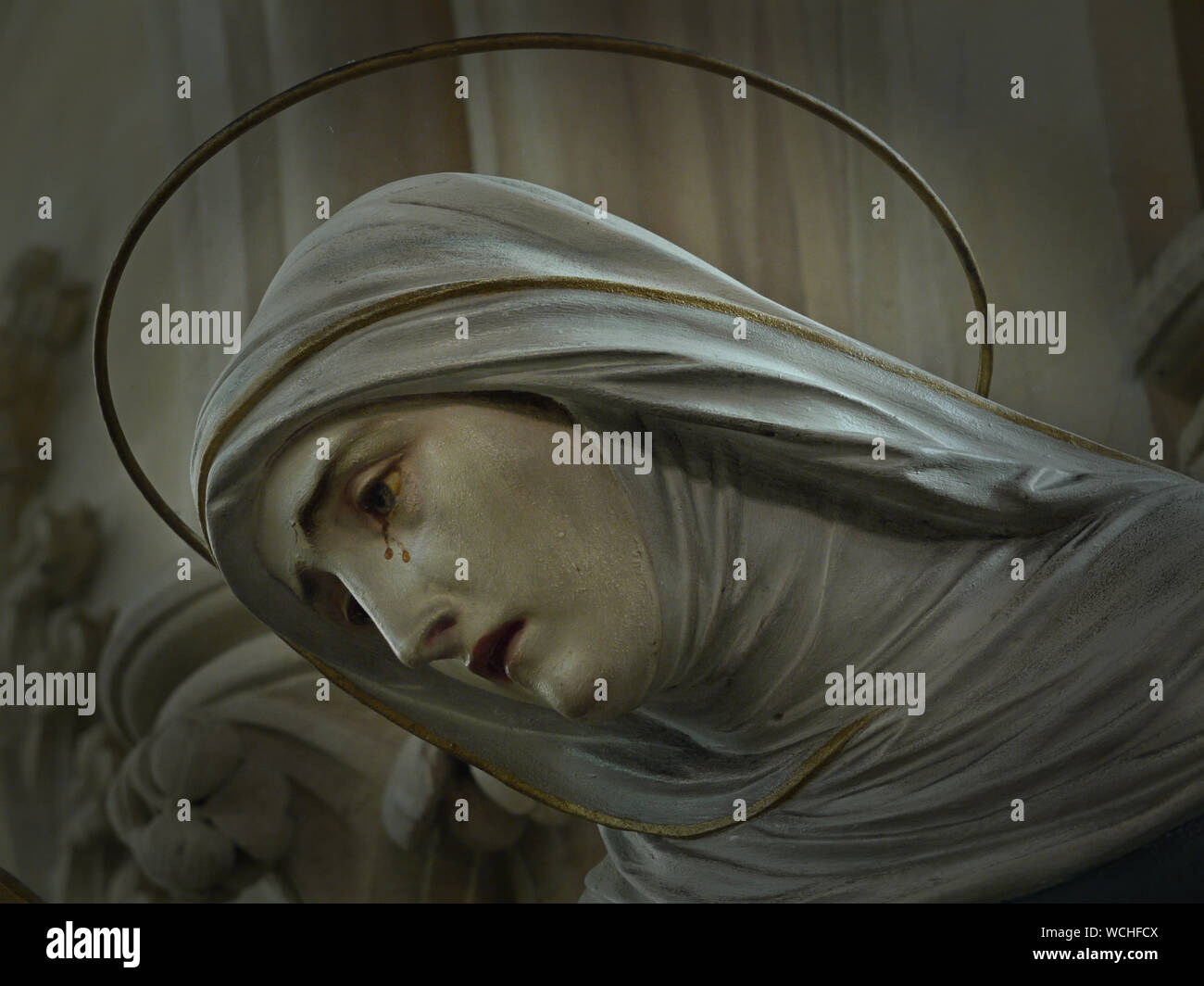 Mary crying hires stock photography and images Alamy