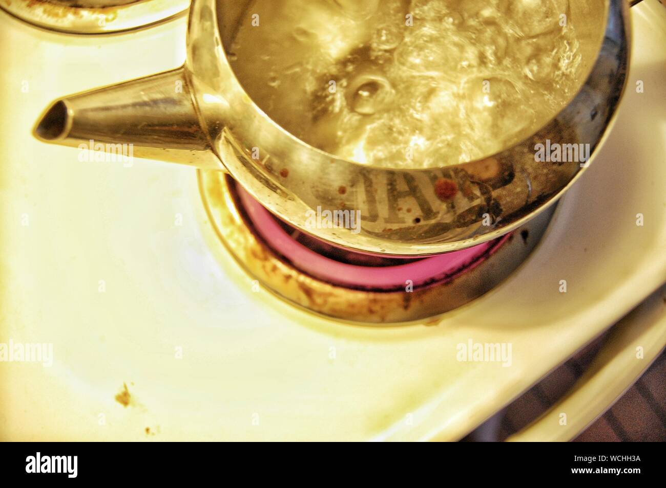 Close up boiling water hires stock photography and images Alamy