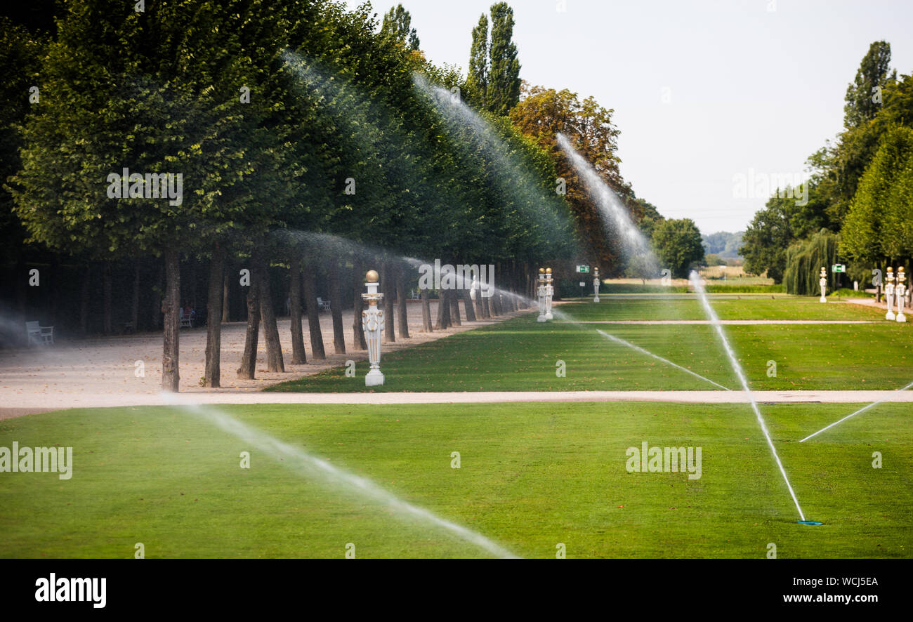 Schwetzingen, Germany. 28th Aug, 2019. Green spaces in the Schwetzinger Schlossgarten are watered with water. Rising temperatures and less precipitation have caused massive damage to the castle garden. Credit: Christoph Schmidt/dpa/Alamy Live News Stock Photo
