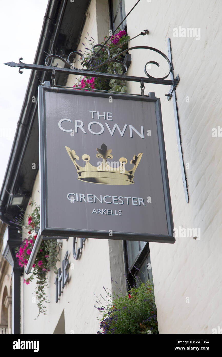 The crown pub sign hi-res stock photography and images - Alamy