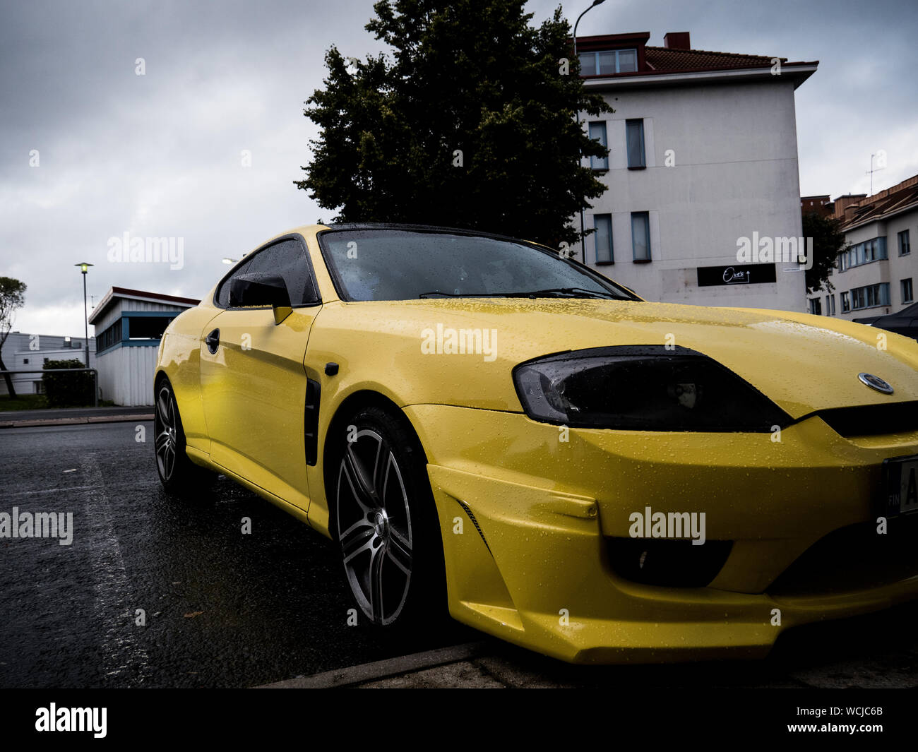 Yellow sports car hi-res stock photography and images - Alamy