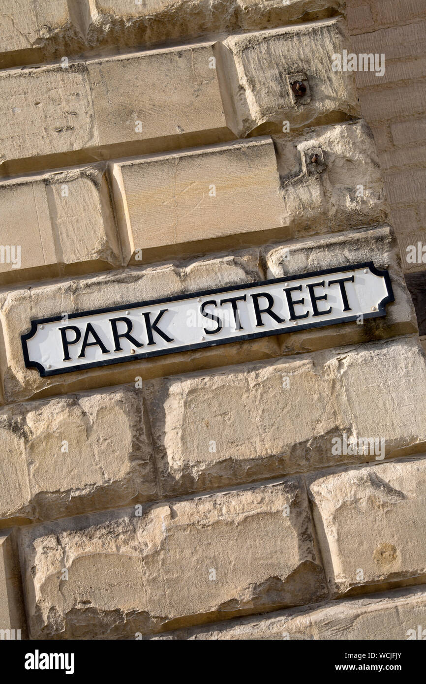 Park Street Sign on Stone Wall Stock Photo Alamy