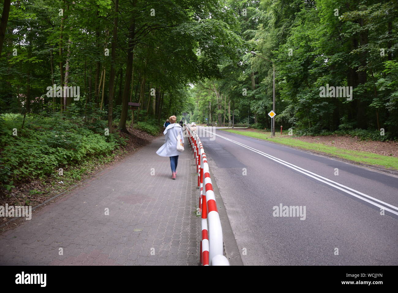 Footpath view railing perspective hi-res stock photography and images ...