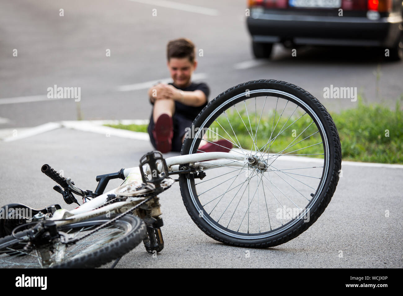 Crying boy injury hires stock photography and images Alamy