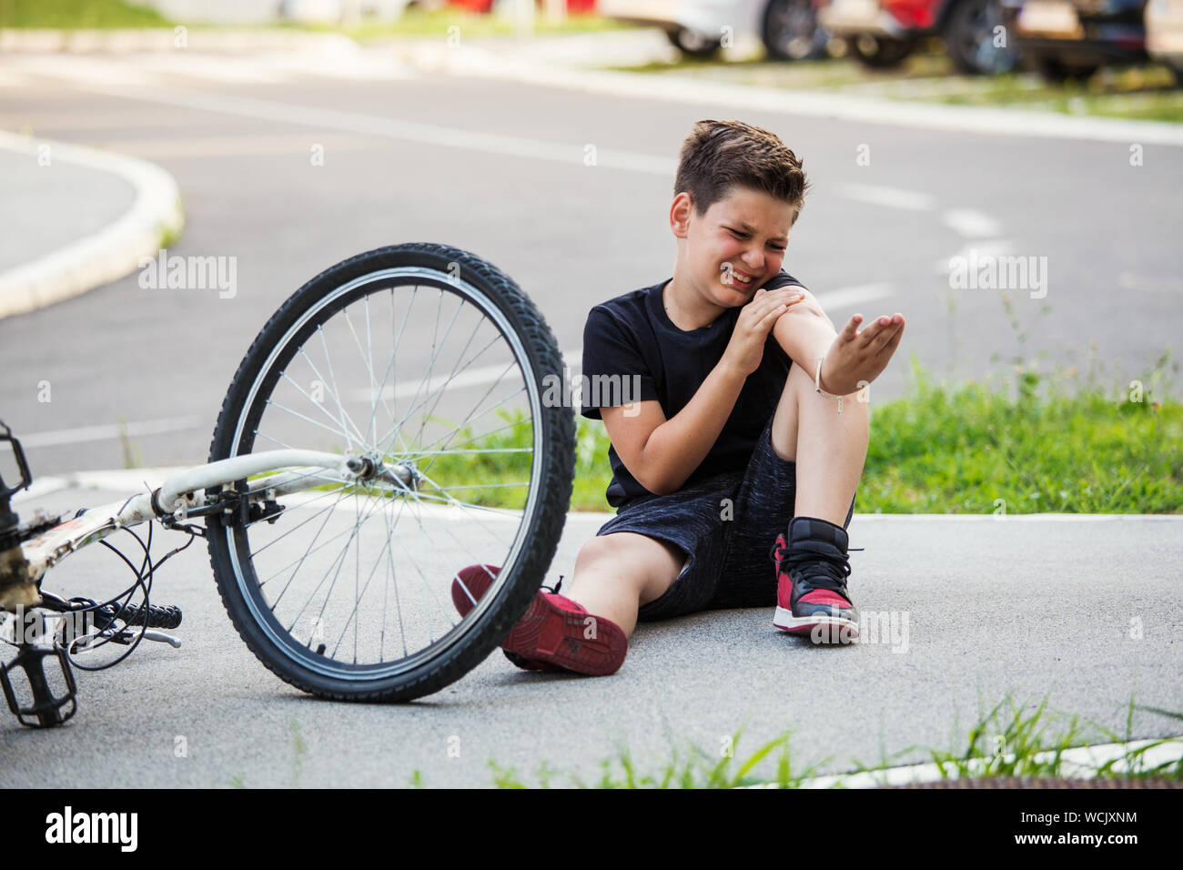 Falling off bike hi-res stock photography and images - Page 3 - Alamy