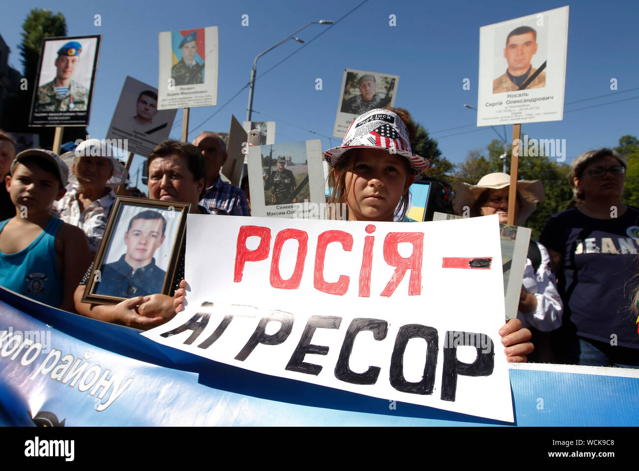 Kiev, Ukraine. 28th Aug, 2019. A woman holds a placard that says Russia is an aggressor during the protest.Ukrainians mark the 5th anniversary of Ilovaysk battle on the East of Ukraine, and gathered in memory of lost the Ukrainian soldiers. According to Ukraine officials, 366 Ukrainian soldiers got lost and 158 were missing during heavy fighting between Ukrainian government forces and Russian-backed separatists at the Eastern Ukraine near of Ilovaysk city on August 2014. Credit: SOPA Images Limited/Alamy Live News Stock Photo